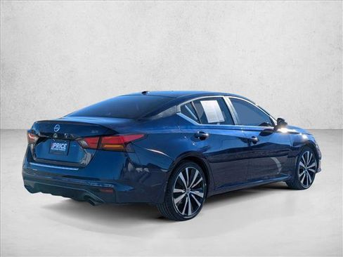 Used 2021 Nissan Altima 2.5 SR w/ SR Premium Package image 5