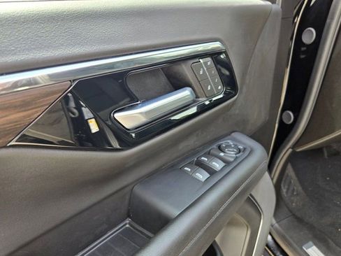 Used 2025 Chevrolet Tahoe LT AWD/4WD image 14