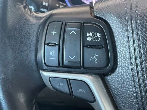 Used 2019 Toyota Highlander Limited FWD image 9
