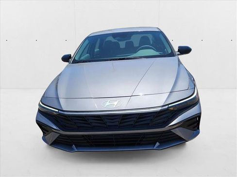 New 2025 Hyundai Elantra SEL image 6