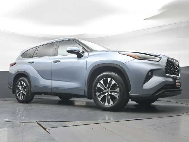 Used 2024 Toyota Highlander XLE AWD/4WD image 39