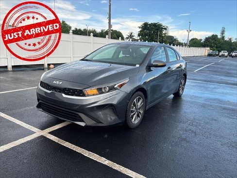 Used 2023 Kia Forte LXS w/ LXS Technology Package FWD image 2