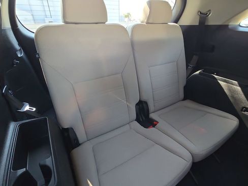 Used 2019 Kia Sorento LX w/ LX Convenience Package image 12
