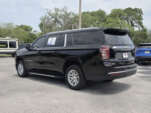 Used 2023 Chevrolet Suburban LT RWD image 3