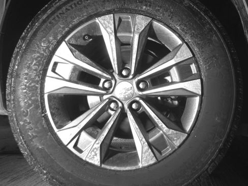 Used 2025 Chevrolet Equinox LT FWD image 17