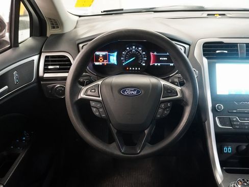 Used 2020 Ford Fusion SE image 11