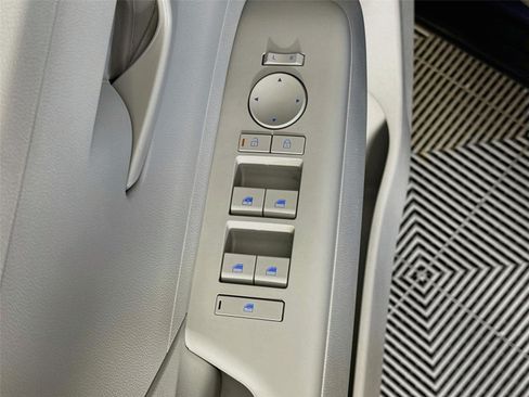 Used 2025 Hyundai Kona SEL FWD image 19