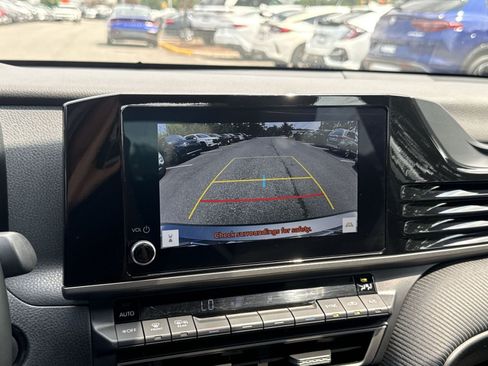 Used 2025 Toyota Camry SE FWD image 19