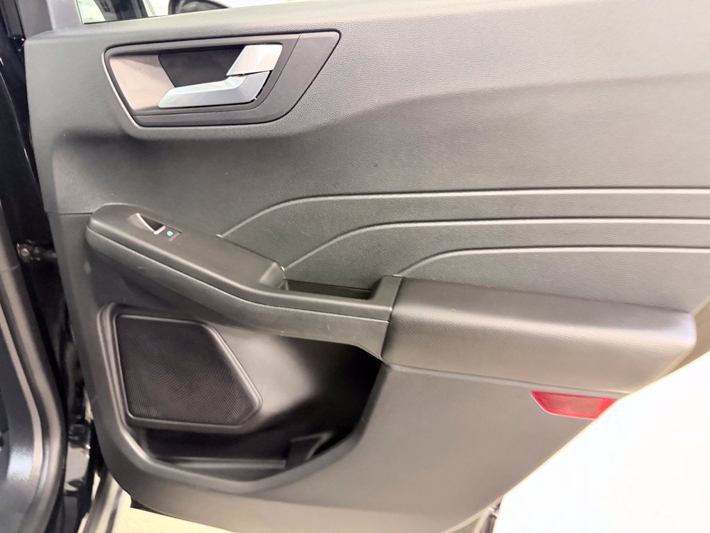 Used 2022 Ford Escape SEL w/ SEL Stealth AWD Package image 35
