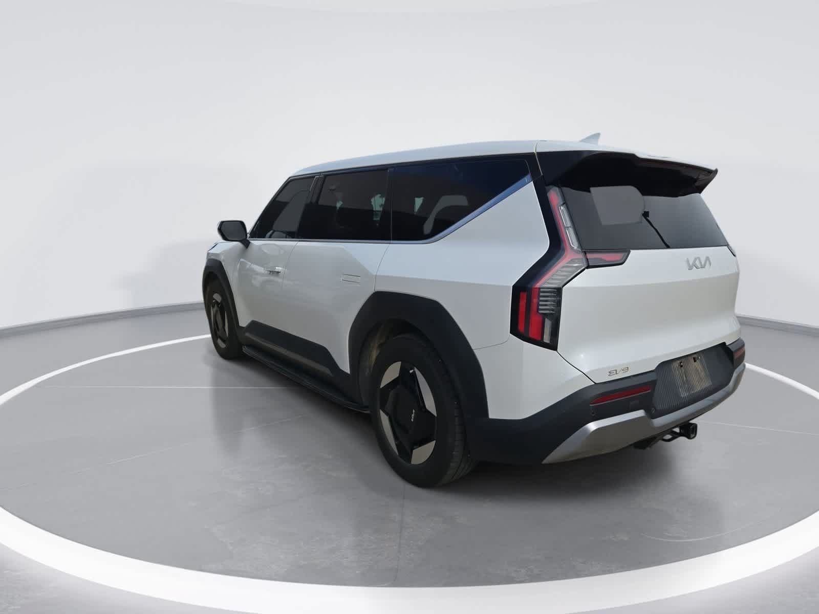 Used 2024 Kia EV9 Light Long Range RWD image 6