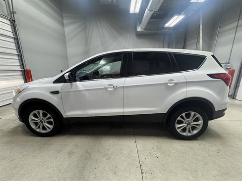 Used 2019 Ford Escape SE image 4