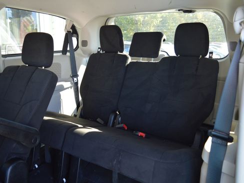 Used 2013 Dodge Grand Caravan SE image 18