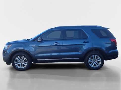 Used 2019 Ford Explorer XLT w/ Equipment Group 201A image 2