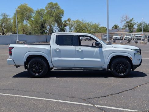Certified 2023 Nissan Frontier SV w/ Midnight Edition Package RWD image 7