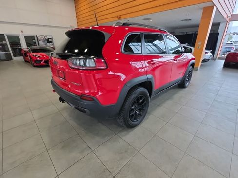 Used 2019 Jeep Cherokee Trailhawk AWD/4WD image 8