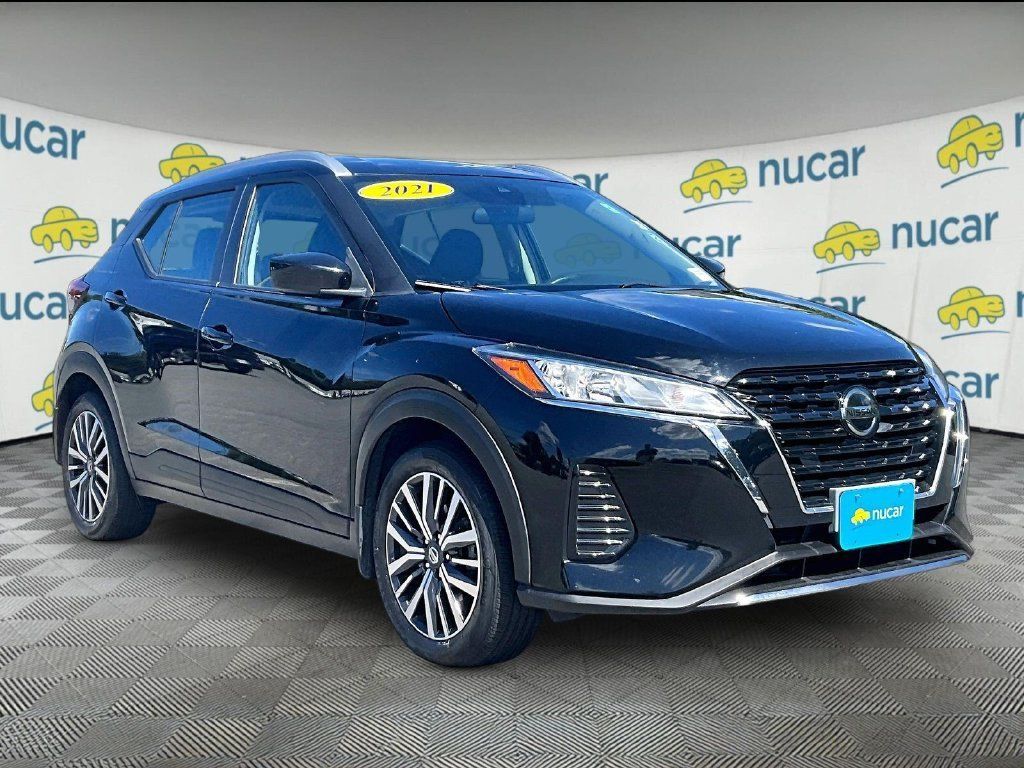 Used 2021 Nissan Kicks SV FWD image 1