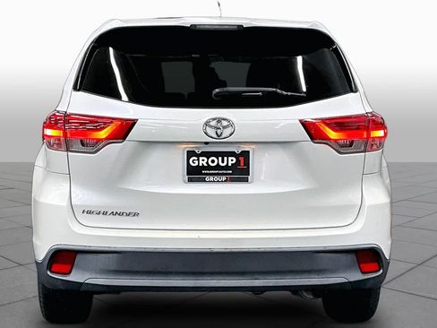 Used 2019 Toyota Highlander LE w/ Carpet Mat Package (TMS) FWD image 4