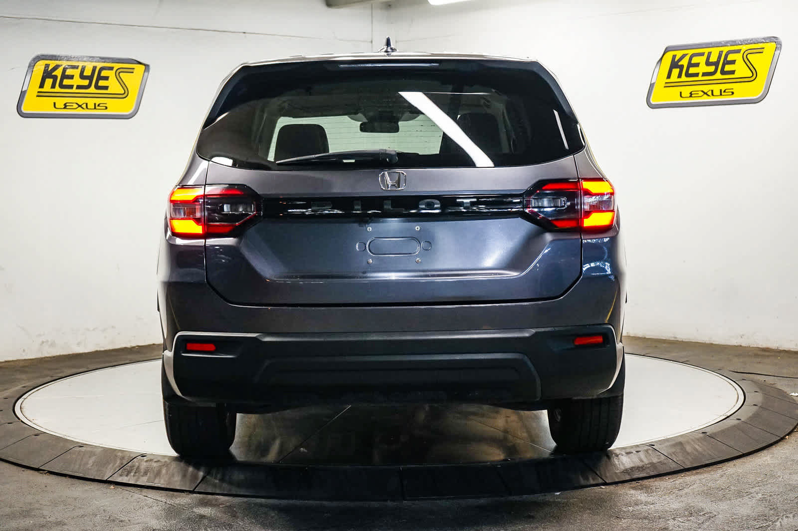 Used 2023 Honda Pilot LX image 9