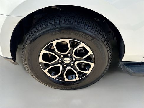 Used 2024 Ford Expedition XLT image 32