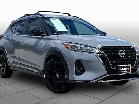 Certified 2024 Nissan Kicks SR w/ SR Premium Package FWD image 3