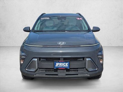 Used 2024 Hyundai Kona SEL FWD image 2