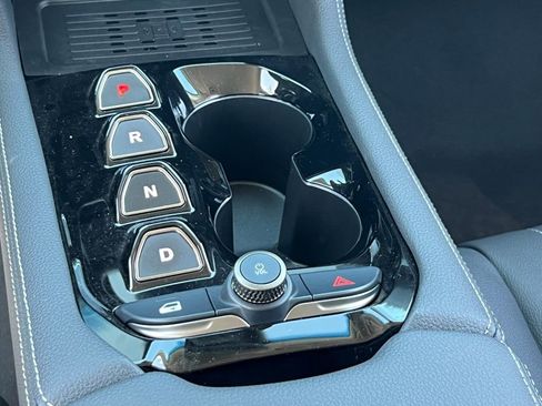 New 2025 VinFast VF 8 Eco image 22