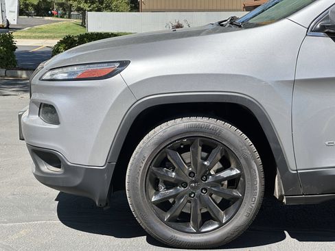 Used 2018 Jeep Cherokee Limited FWD image 11