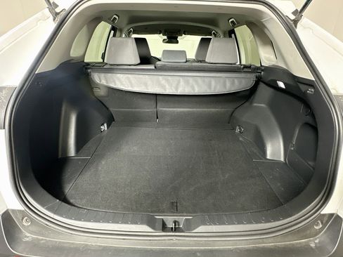 Used 2024 Toyota RAV4 XLE FWD image 27