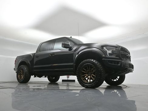 Used 2019 Ford F150 Raptor w/ Equipment Group 802A Luxury image 3