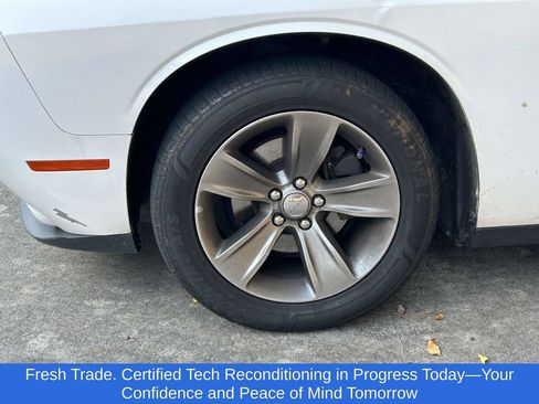 Used 2019 Dodge Challenger SXT RWD image 4