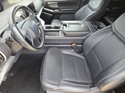 Used 2025 Ford Expedition Max Platinum AWD/4WD image 8