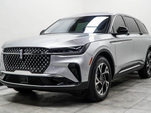 Used 2024 Lincoln Nautilus Premier w/ Equipment Group 102A image 6