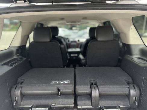 Used 2013 Cadillac Escalade Luxury AWD/4WD image 8