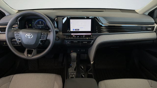 Used 2026 Toyota Camry LE FWD image 9