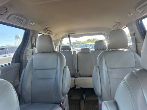 Used 2017 Toyota Sienna XLE w/ XLE Navigation Package AWD/4WD image 19
