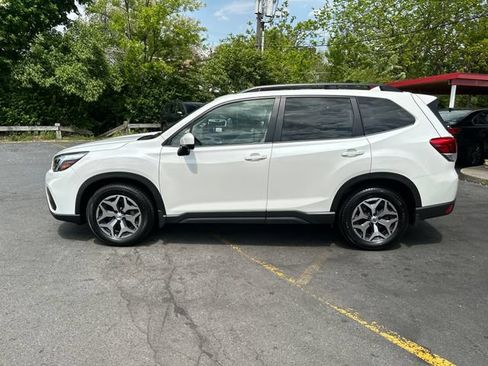 Used 2021 Subaru Forester Premium AWD/4WD image 3