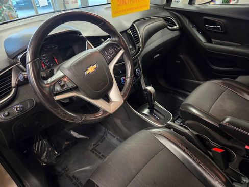 Used 2018 Chevrolet Trax LT w/ Sun & Sound Package image 21