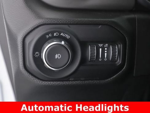 Used 2022 Jeep Wrangler Unlimited Sahara w/ Dual Top Group AWD/4WD image 18