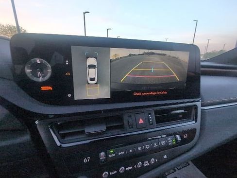 Used 2025 Lexus ES 300h w/ Accessory Package (Z2) image 16