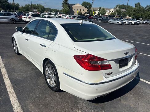 Used 2012 Hyundai Genesis 3.8 w/ Premium Pkg RWD image 5