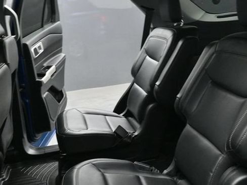 Used 2022 Ford Explorer XLT w/ Equipment Group 202A AWD/4WD image 20