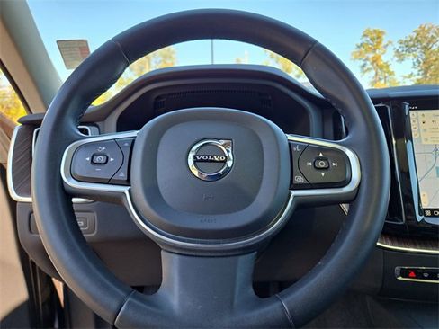 Used 2022 Volvo XC60 B5 Momentum w/ Climate Package image 17
