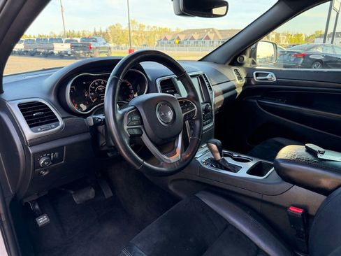 Used 2017 Jeep Grand Cherokee Altitude AWD/4WD image 20