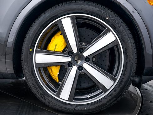 New 2026 Porsche Cayenne Turbo image 11
