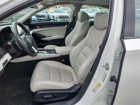 Used 2018 Honda Accord Touring image 13