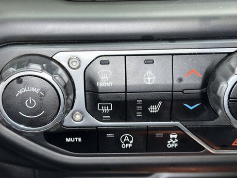 Used 2021 Jeep Wrangler Unlimited Sahara AWD/4WD image 35