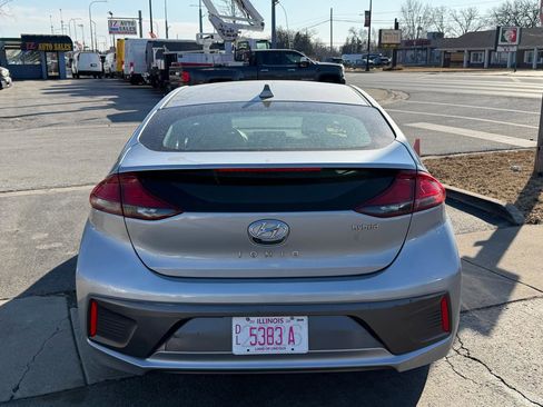 Used 2022 Hyundai Ioniq SE image 5