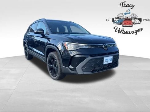 New 2025 Volkswagen Taos SE image 1