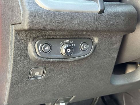 Used 2024 GMC Terrain SLT AWD/4WD image 10
