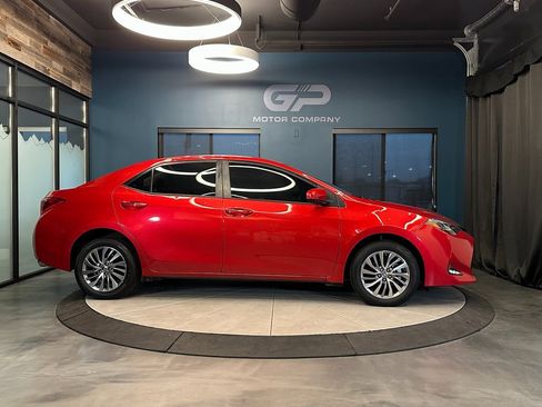 Used 2018 Toyota Corolla XLE image 2